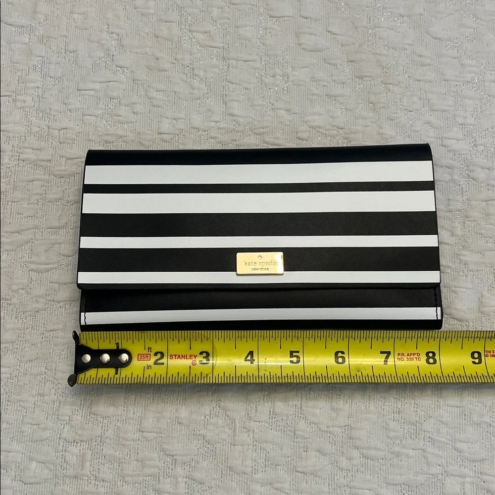 KATE SPADE STRIPED LEATHER WALLET BLACK & WHITE